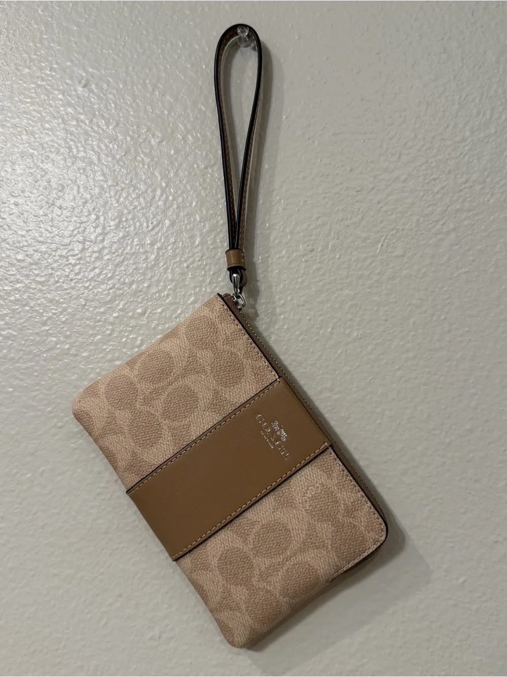 Coach Corner Zip Wristlet Signature Canvas Sand Taupe NWT CW854